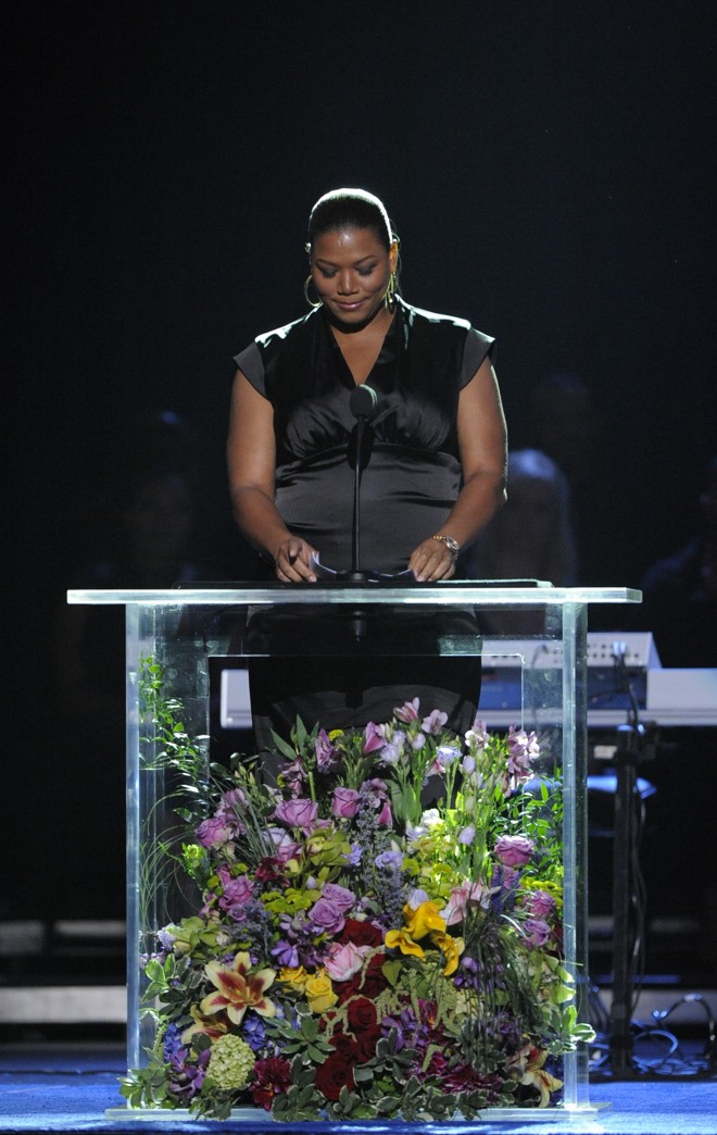 Queen Latifah faz fãs se emocionarem durante velório de Michael Jackson | 