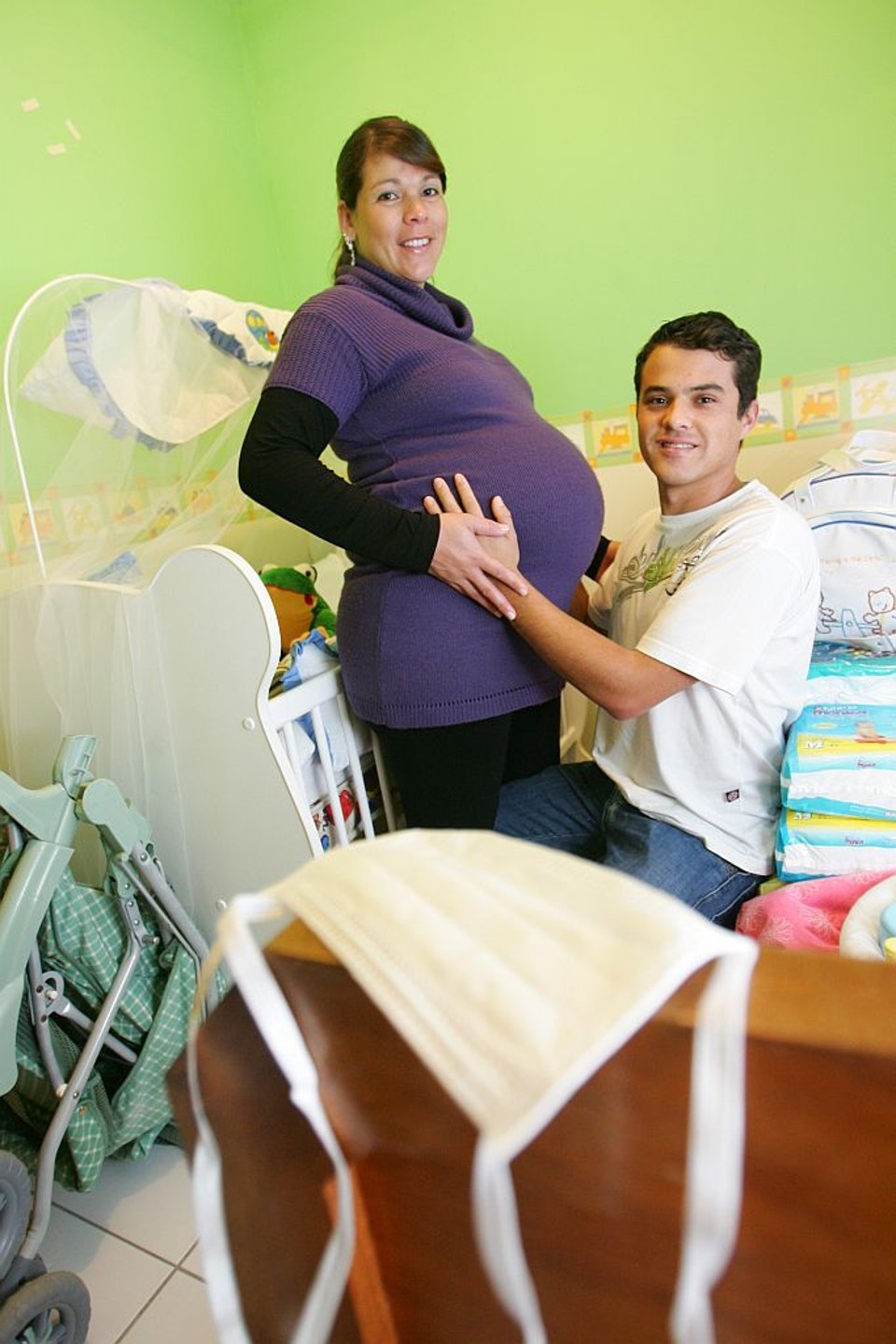 Ariane e o marido, Walter: grávida de 39 semanas, ela antecipou a licença | Daniel Castellano/Gazeta do Povo