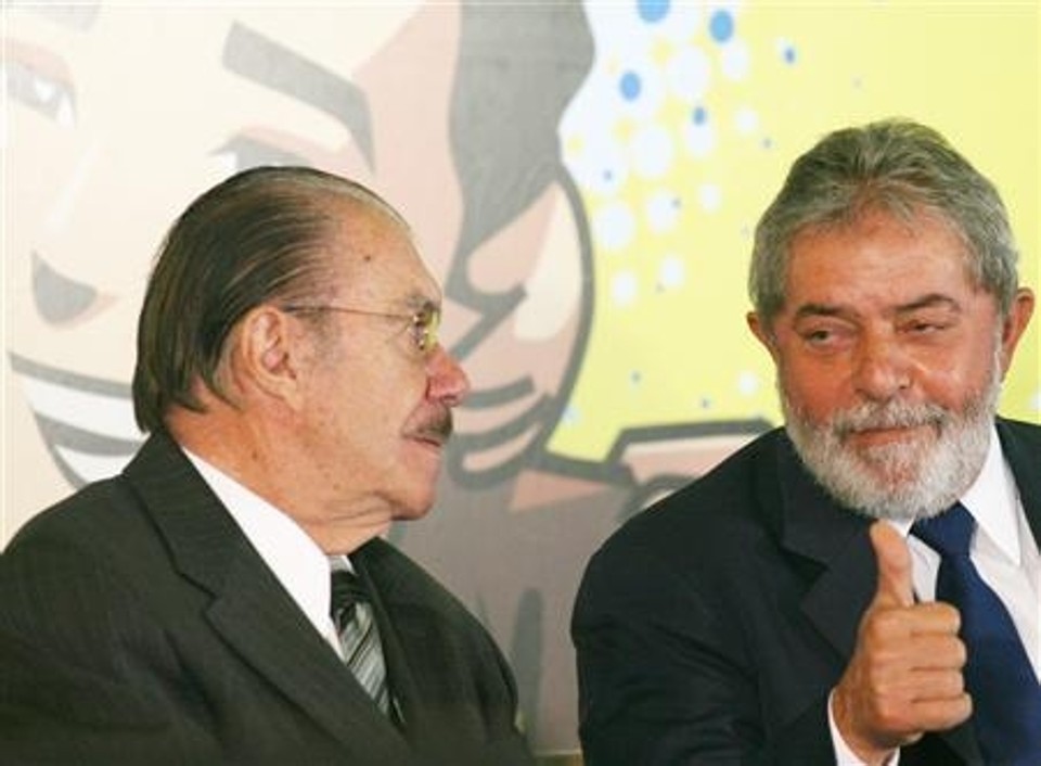 José Sarney não deve anunciar nenhuma decisão sobre afastamento antes de reunião com presidente Luiz Inácio Lula da Silva | Reuters