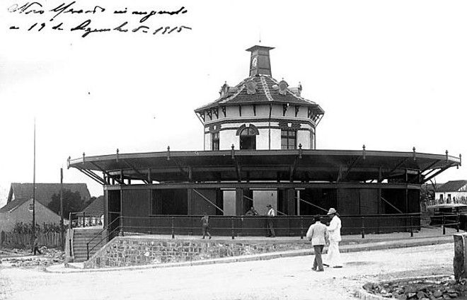 O Mercadinho Provisório do Batel, com a devida anotação do ano inaugural: 1915 | 