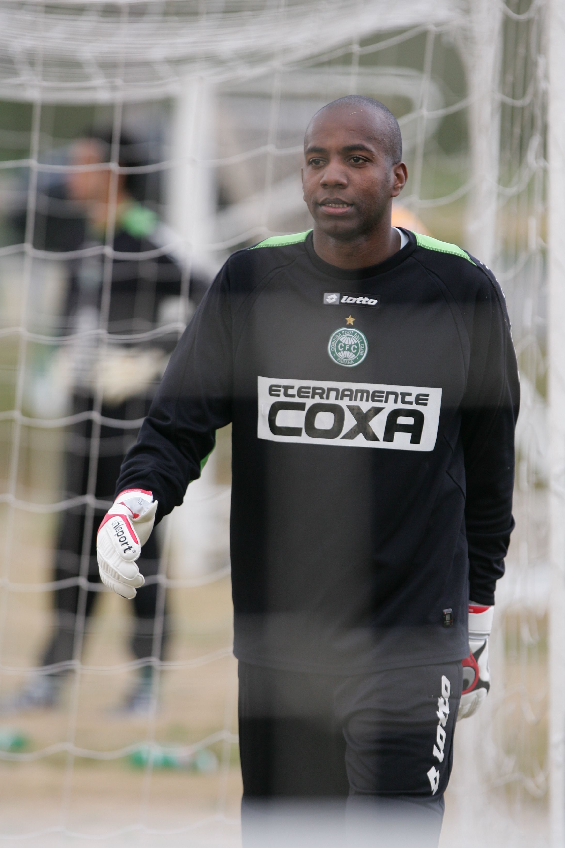 Edson Bastos tem grandes chances de assumir vaga de Vanderlei contra o Atlético Mineiro | Daniel Castellano / Gazeta do Povo
