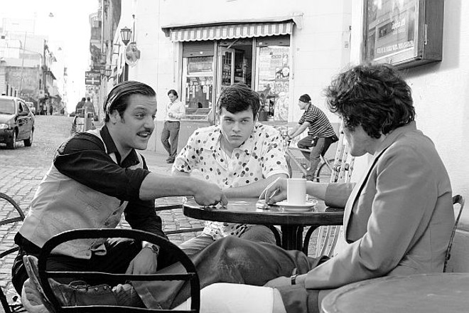 O estreante Alden Ehrenreich (ao centro), uma descoberta de Coppola: entra na vida do irmão com num sonho | 