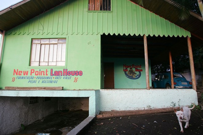 Policiais teriam acusado a mulher da vítima de fornecer droga a usuários da lan house do casal | Jonathan Campos/Gazeta do Povo