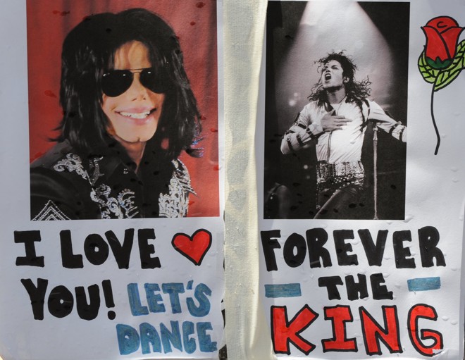 Fãs prestam última homenagem a Michael Jackson | 
