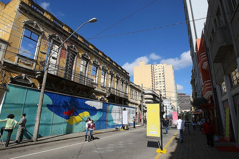 Tapume esconde a fachada do antigo hotel São João: estrutura está na lista de Unidades de Interesse de Preservação (UIP) da prefeitura | Ivonaldo Alexandre/Gazeta do Povo