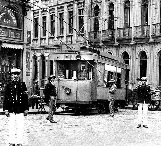 Acidente no dia 7 de janeiro de 1913, em plena Praça Tiradentes, já no primeiro dia em que o bonde circulou | 