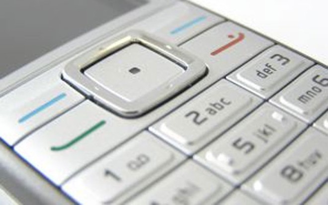 Foto: Divulgação "Estamos contratando por SMS", afirma um anúncio no site da companhia que quer encontrar candidatos que saibam trabalhar bem com celulares | Divulgação