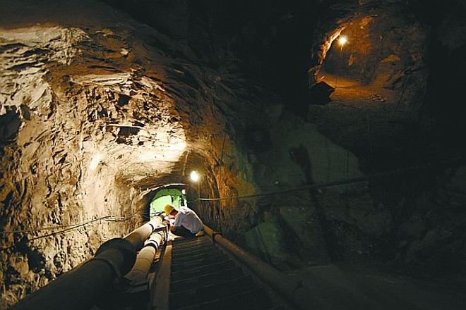 Tunel de inspeção é amostra do estilo claustrofóbico da Parigot de Souza | 
