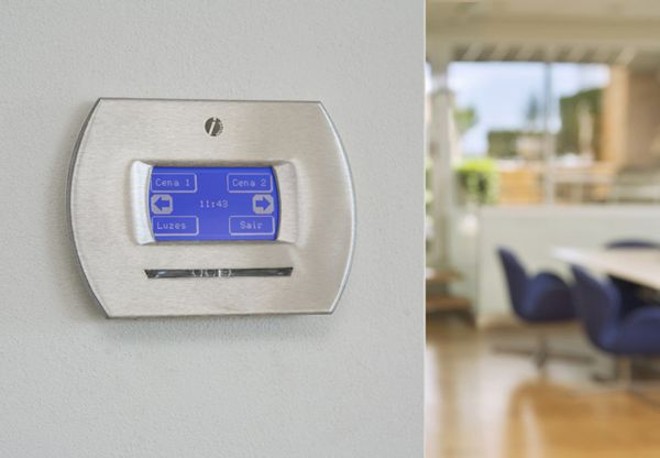 O misturador eletrônico prepara o banho na temperatura programada |