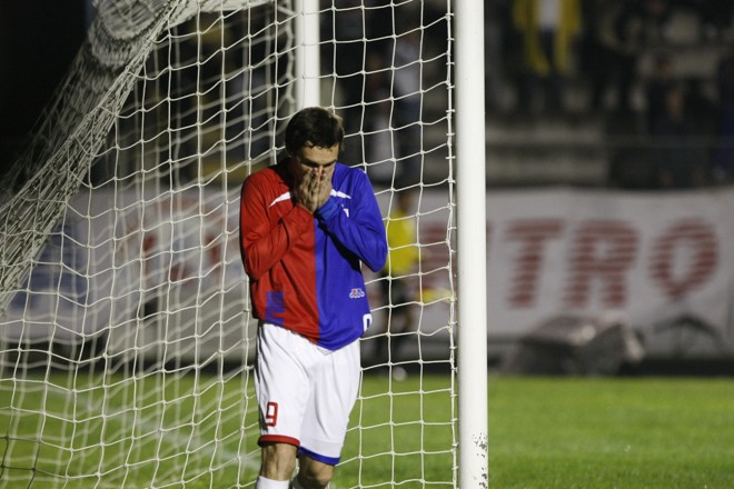 Alex Afonso fez o dele, mas não conseguiu evitar a derrota parannista na Vila | 