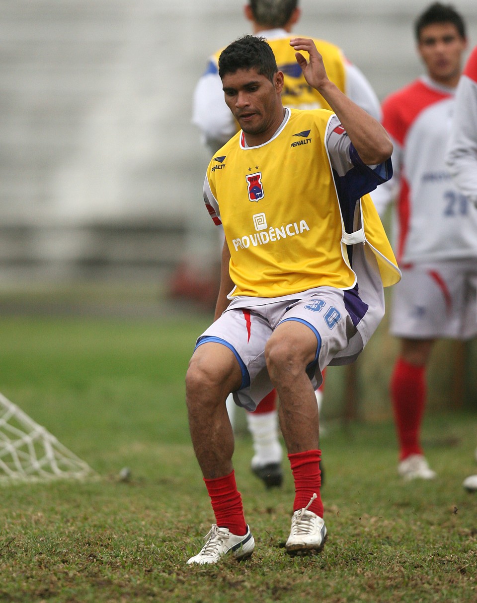 Liberado de punição, Fabinho será o dono da camisa 6 diante do Guarani em Campinas | Hedeson Alves / Gazeta do Povo
