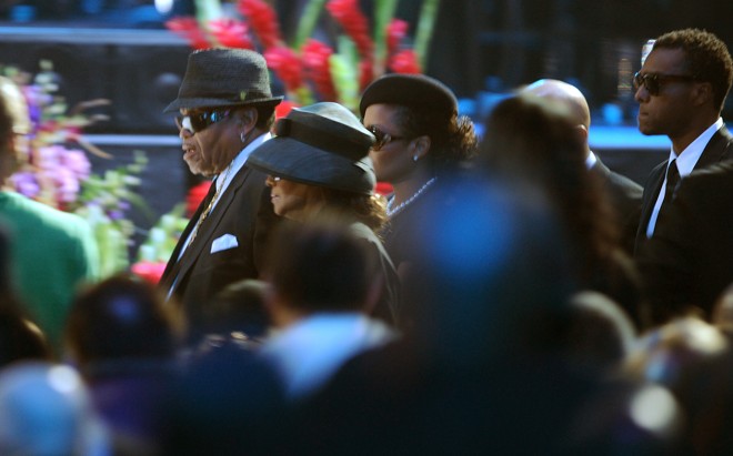 Pai de Michael Jackson, Joe Jackson, chega para funeral do cantor | 