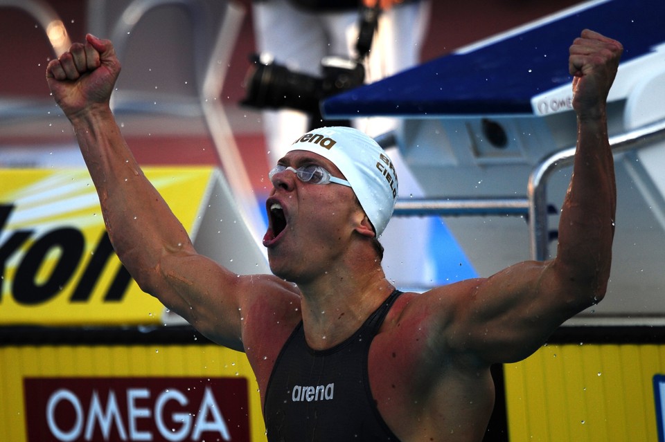 Para a história: César Cielo vibra em Roma. Brasileiro quebrou o recorde mundial nos 100m livres | AFP PHOTO / CHRISTOPHE SIMON