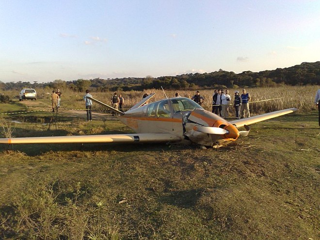 Apesar do susto, houve apenas danos materiais no avião | Gladson Angeli - Gazeta do Povo