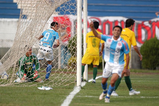 De lavar a alma: o Londrina atropelou o Ypiranga e voltou à briga por uma vaga | Gilberto Abelha/Jornal de Londrina