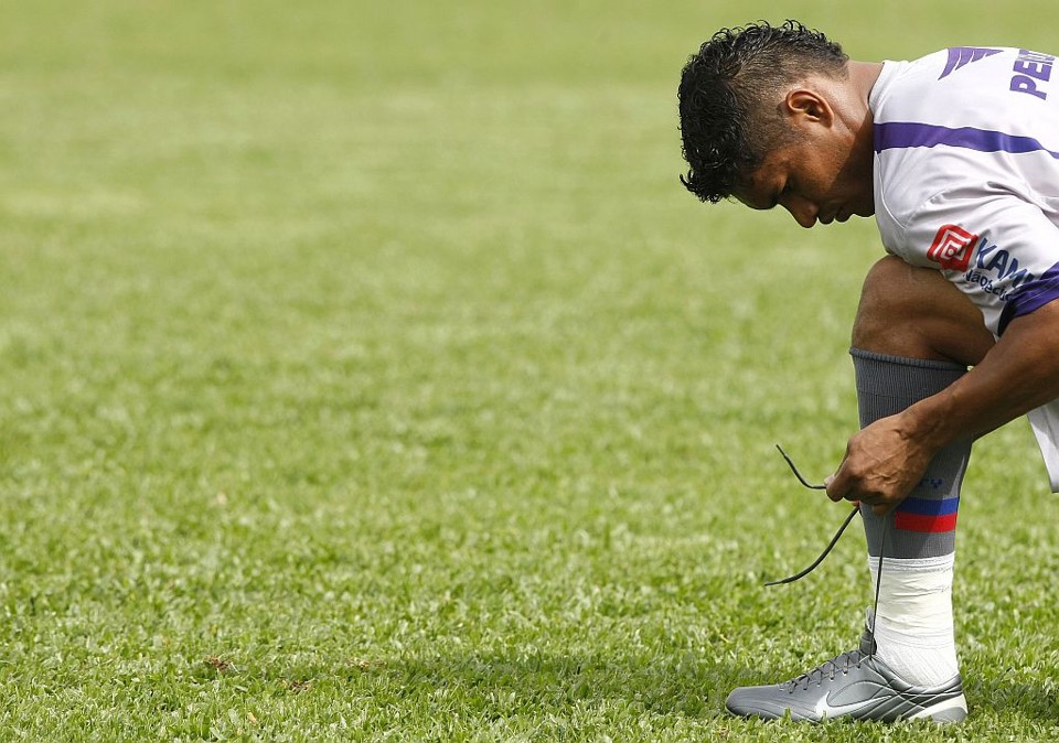 O lateral-esquerdo Fabinho volta ao time depois de ficar de fora do vexame tricolor em Goiânia, ao cumprir suspensão | Rodolfo Bührer/Gazeta do Povo