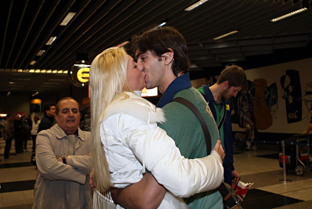 Giba e a esposa Pirv: após mais um título, jogador ganhou um tempo para matar a saudade da família | Albari Rosa/ Gazeta do Povo