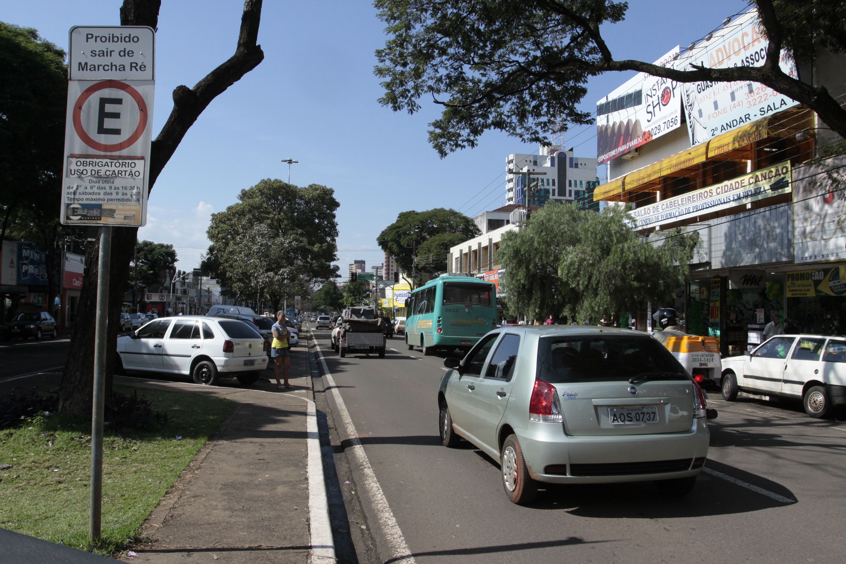 Empresários com estabelecimentos na Avenida Brasil se preocupam com o novo projeto, que pode trazer mudanças para o comércio | Ivan Amorin/Gazeta do Povo