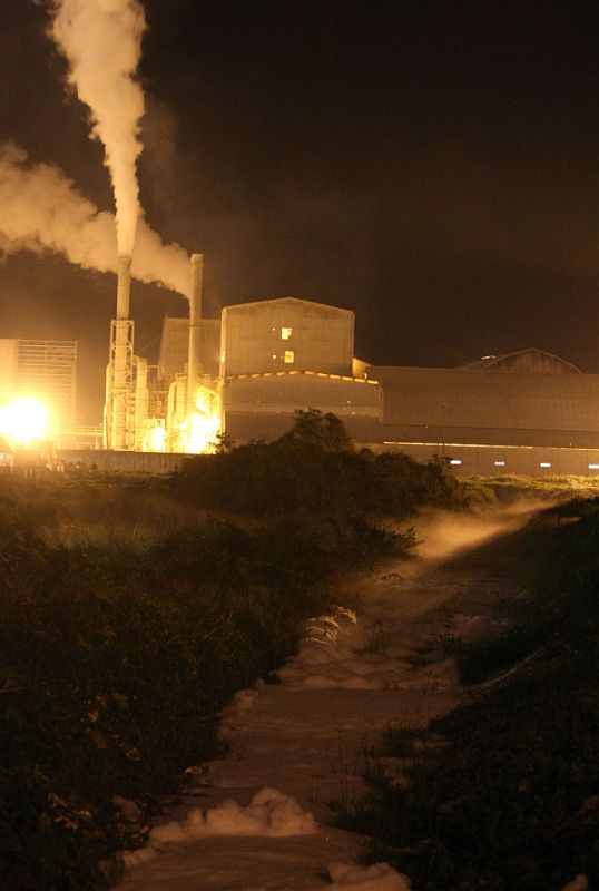 O álcool chegou até as casas dos moradores mais próximos ao terminal | Rodolfo Bührer/Gazeta do Povo