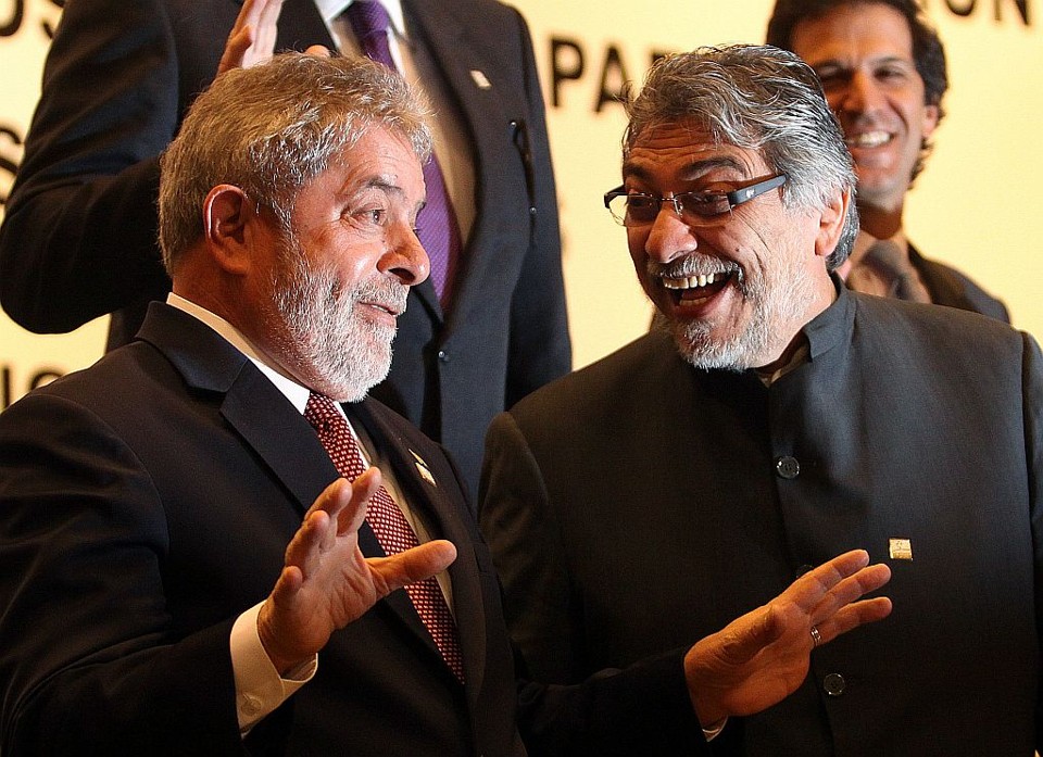 Lula e Lugo durante o encontro do Mercosul, em Assunção: presidente do Paraguai diz que acordo de hoje pode ter consequências jurídicas | Jorge Adorno/Reuters
