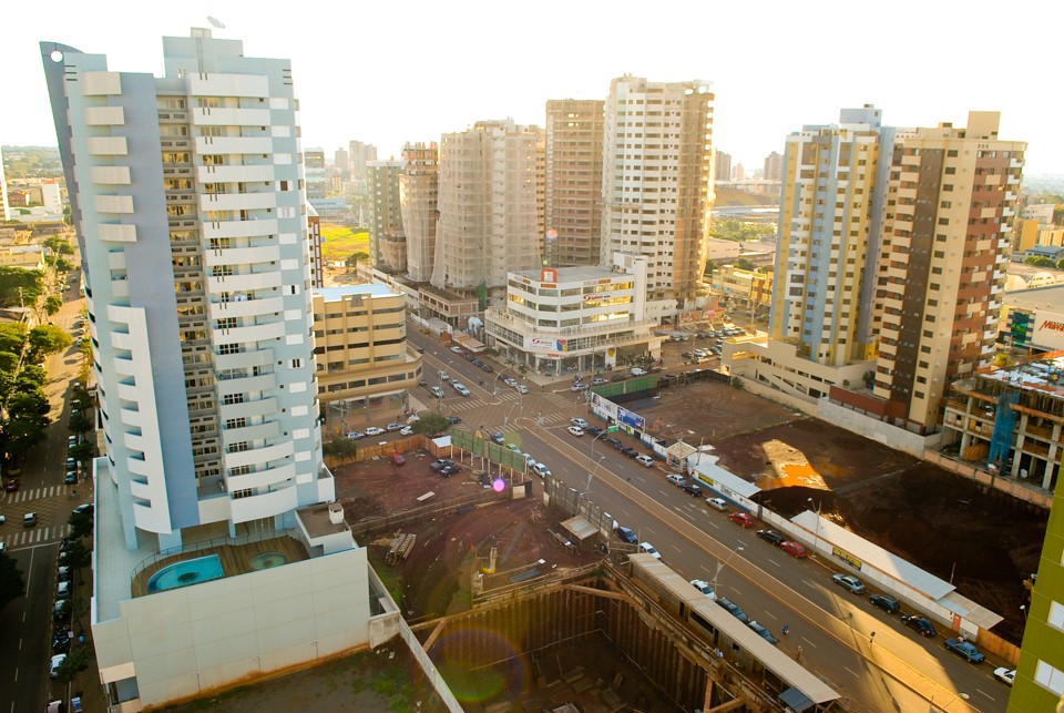 Novo Centro reflete o aquecimnto do mercado imobiliário em Maringá: Prédios novos, em contrução e fundações para novas obras | Fábio Dias