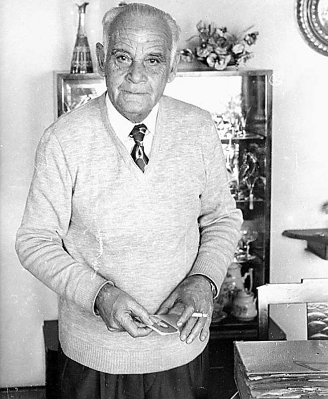 Júlio Wander­ley Petrich em 1972, quando dis­ponibilizou os álbuns para este jornalista | 