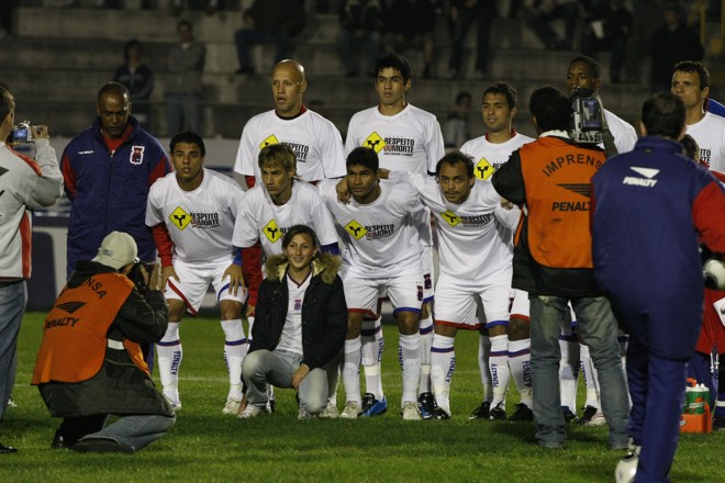 Jogadores do Paraná vestiram a camisa da campanha 