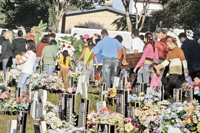 Velório de Vera Lúcia Floriano dos Santos, 43 anos, ontem, em Cascavel | Cesar Machado/Valepress
