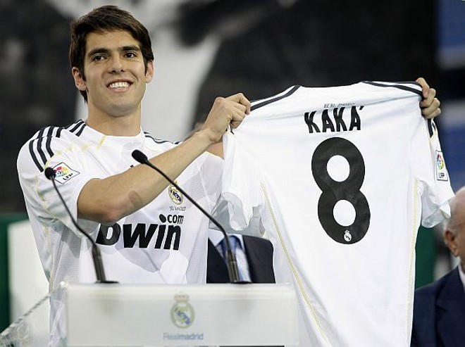 Kaká exibe a camisa 8 que vestirá no Real Madrid ... |