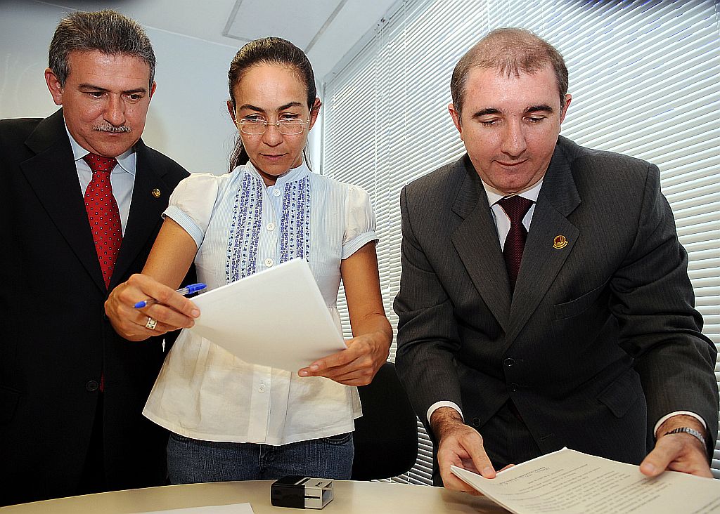 A presidente do PSol, Heloísa Helena, protocolou pedido de investigação contra José Sarney por desvio de R$ 500 mil | Roosewelt Pinheiro/ABr