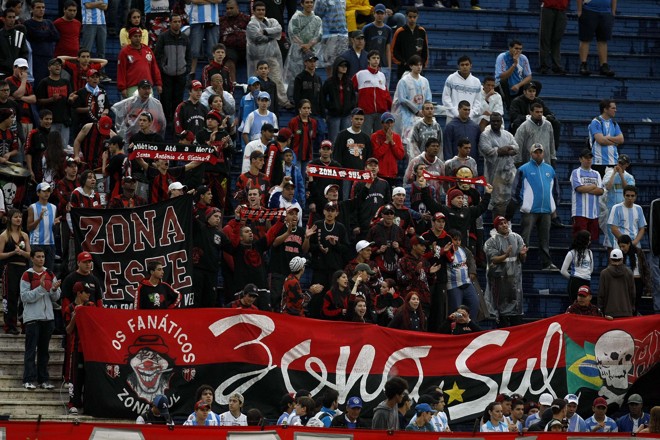 Torcedores atleticanos e londrinenses se uniram para apoiar os times paranaenses na rodada dupla no Estádio do Café |