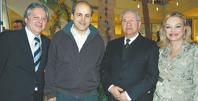 Frederick Mark, Gustavo Fruet e o casal Luiz Carlos e Maria Inês Borges da Silveira também foram conferir os criativos designer das joias e a Natureza | 