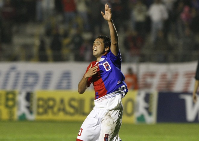 Meia Davi comemora o lindo gol que fez na goleada sobre o Bragantino | 