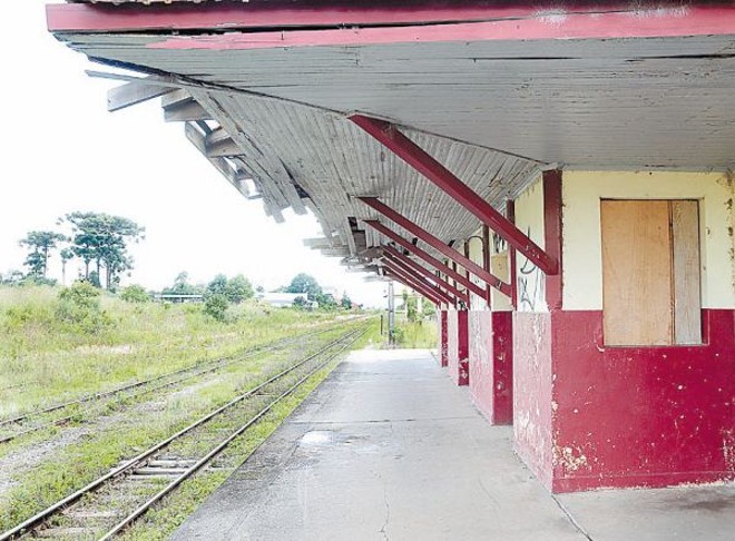 Projeto prevê passeio de 18 quilômetros sobre trilhos, entre a Lapa e Lavrinhas | 