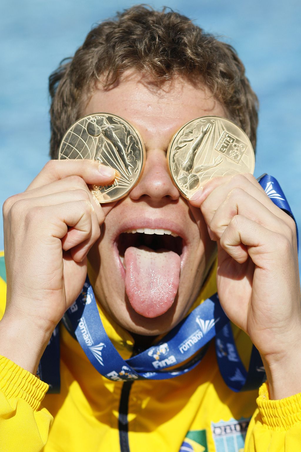 César Cielo com suas duas medalhas de ouro: brasileiro sabe que sua técnica passará a ser copiada pelos demais nadadores | Satiro Sodré/CBDA