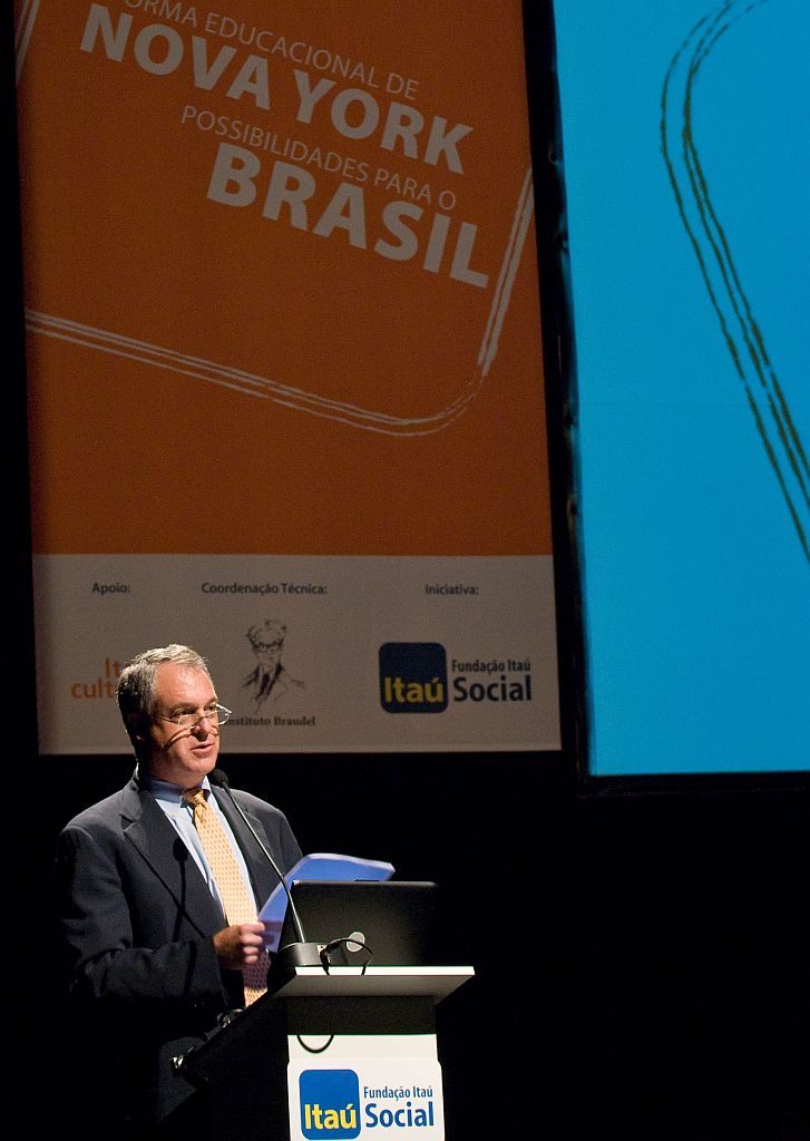 Não daria para promover uma reforma educacional se continuássemos com critérios políticos para escolhas de diretores. Demos recursos para as escolas e cobramos resultados. Chris Cerf, subsecretário de Educação de Nova Iorque |