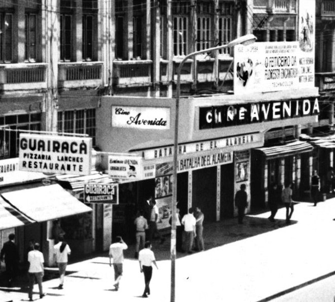 Cine Avenida e a Confeitaria Guairacá pouco antes de desaparecerem do cenário curitibano, no final da década de 1970 | 