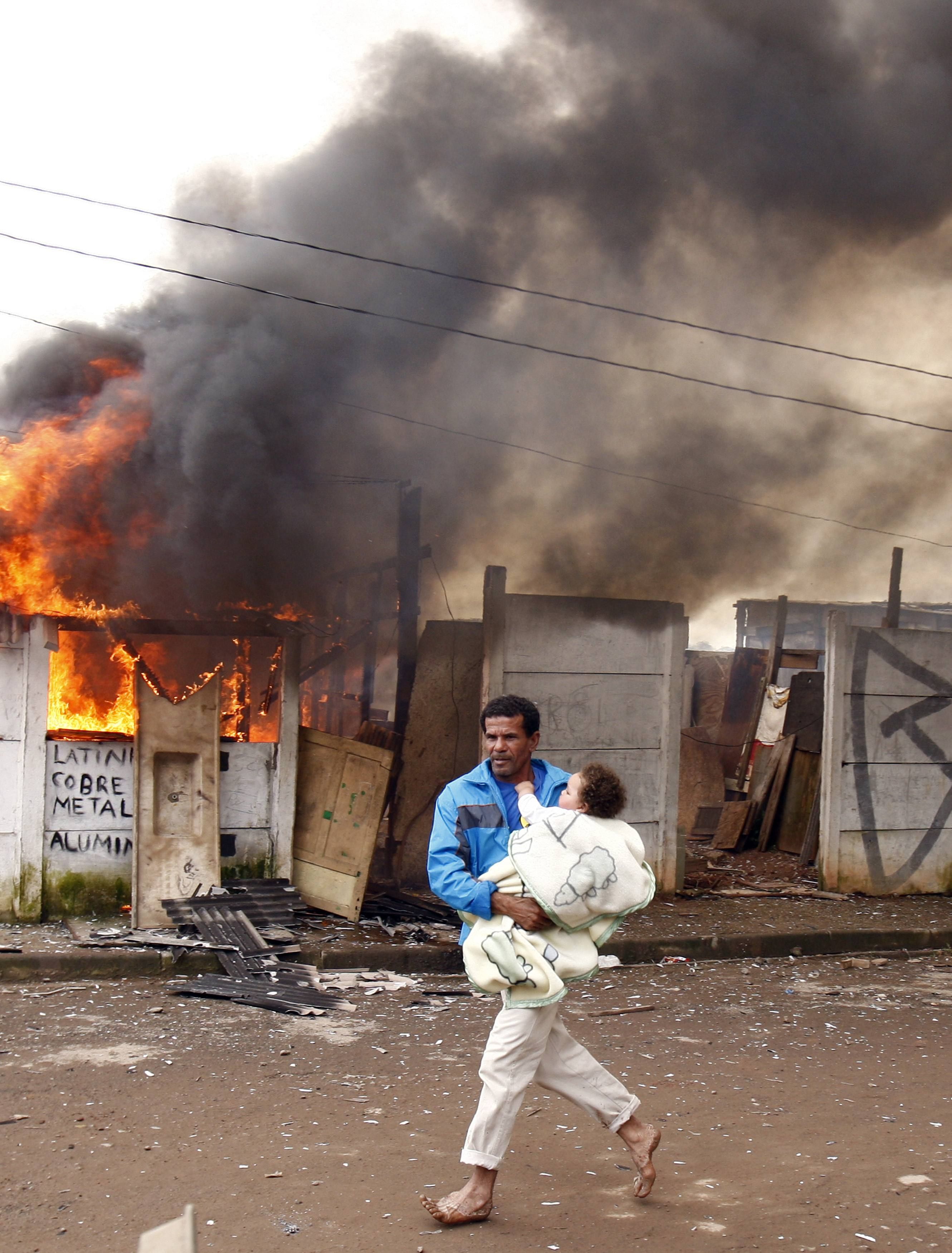 PMs e moradores trocam acusações sobre incêndio ocorrido durante conflito | Paulo Whitaker/ Reuters
