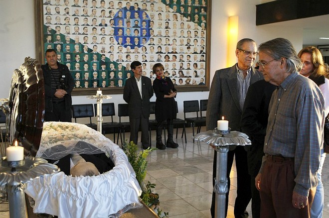 Velório contou com a presença de colegas da imprensa, como Paulo Pimentel... |