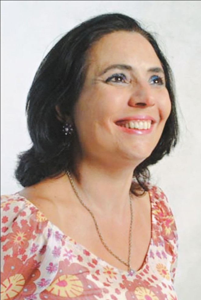 CUMPRIMENTOS A TATIANA - A artista plástica paranaense Tatiana Ivanovitch, que ainda comemora o sucesso de sua recente exposição na Galerie Thuillier, de Paris, recebendo cumprimentos pelo aniversário, comemorado na última semana | 