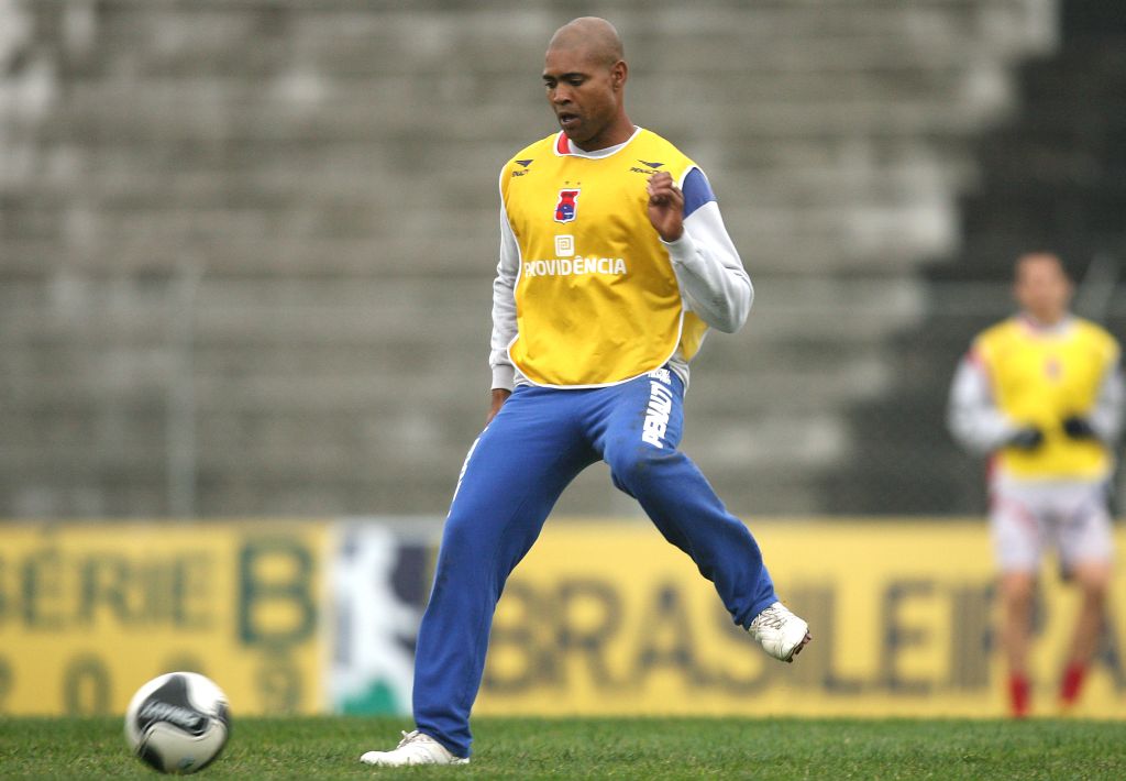 Até o diretor Paulo Welter admitiu que o Paraná perdeu o rumo após a expulsão de Aderaldo, livre de punição no clube | Hedeson Alves/ Gazeta do Povo
