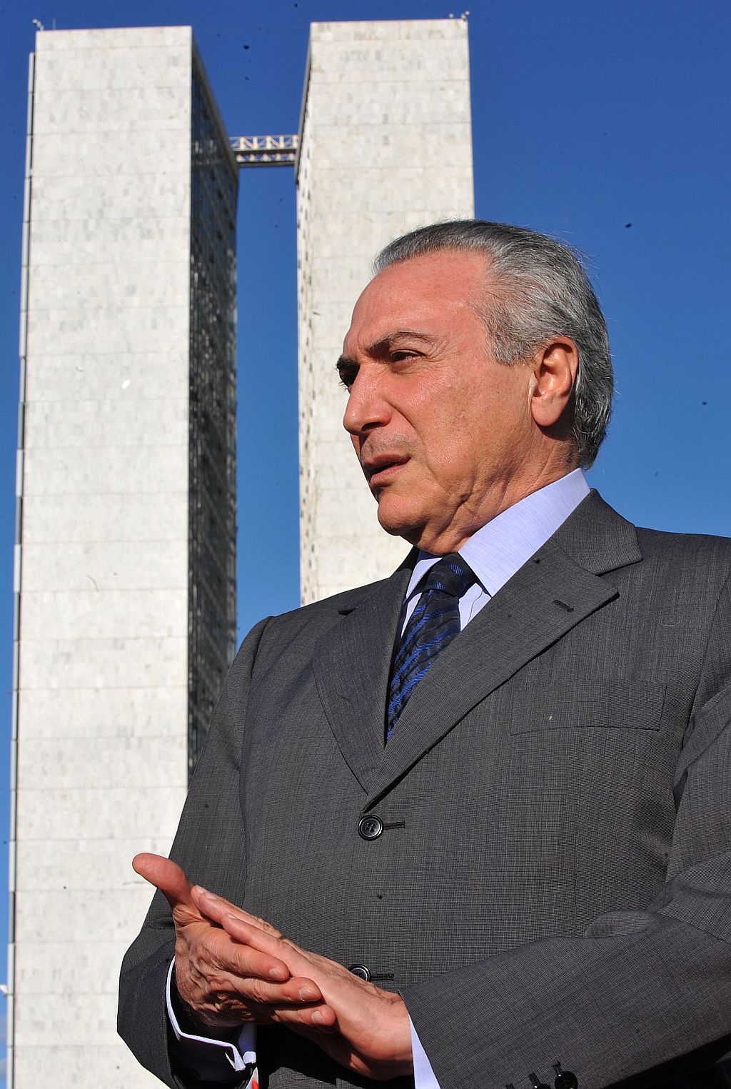 (Foi um) lobby muito elegante e saudável. Michel Temer (PMDB-SP), presidente da Câmara dos Deputados, que passou cinco dias na França para conhecer os caças da empresa que pretende vendê-los às Forças Armadas Brasileiras | Fabio Rodrigues Pozzebom/ABr