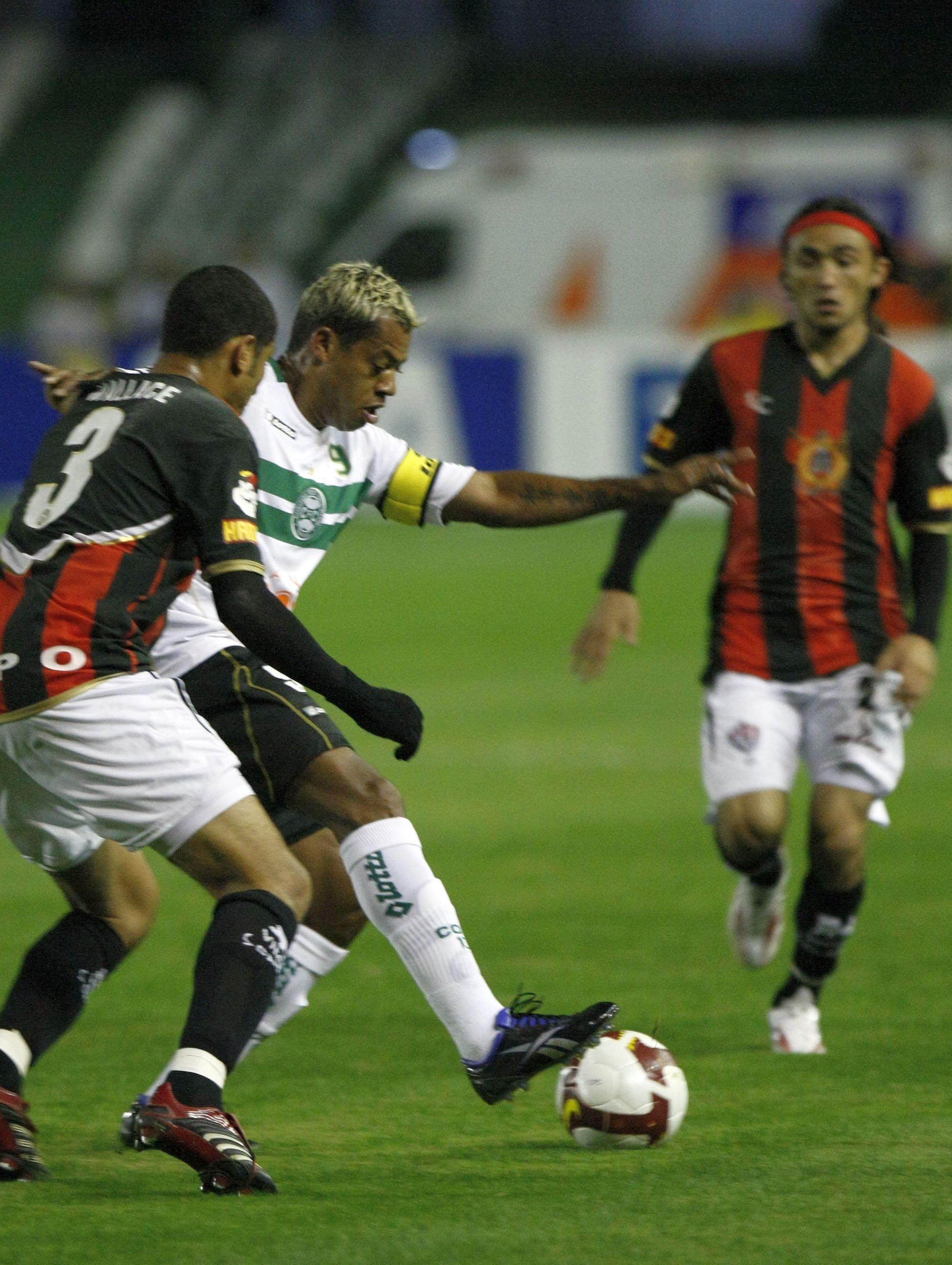 Se Marcelinho Paraíba tivesse sido regular durante o jogo todo, a sorte do Coritiba poderia ter sido outra | Antônio Costa / Gazeta do Povo