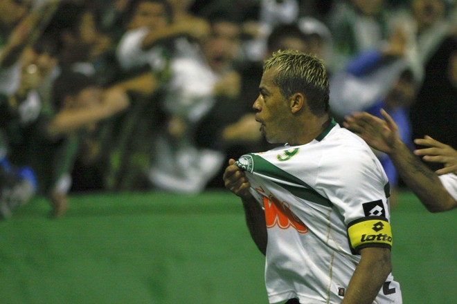 Paraiba marcou seu décimo gol no Brasileirão e assumiu a artilharia, além de garantir a vitória do Verdão |