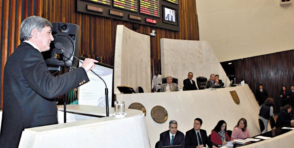 Secretário Gilberto Martin, na Assembleia Legislativa: se receber e-mail sobre a nova gripe, o melhor é nem abrir | Albari Rosa/ Gazeta do Povo