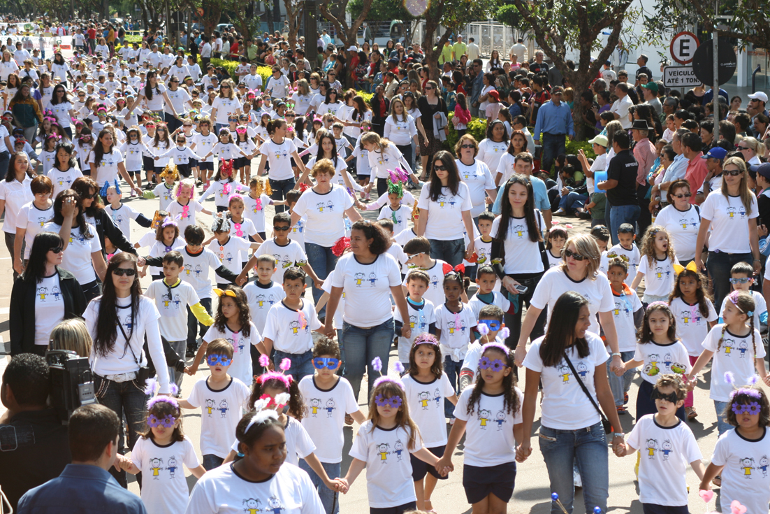O desfile do Dia da Pátria preocupa as autoridades de saúde porque reúne muitas crianças | Prefeitura de Campo Mourão