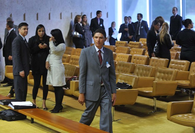 O caseiro Francenildo Costa acompanha, no STF, o julgamento do processo contra o deputado Antonio Palocci, o ex-presidente da Caixa Econômica Jorge Mattoso e o ex-assessor de imprensa do Ministério da Fazenda Marcelo Netto, acusados da quebra do sigilo bancário do caseiro |