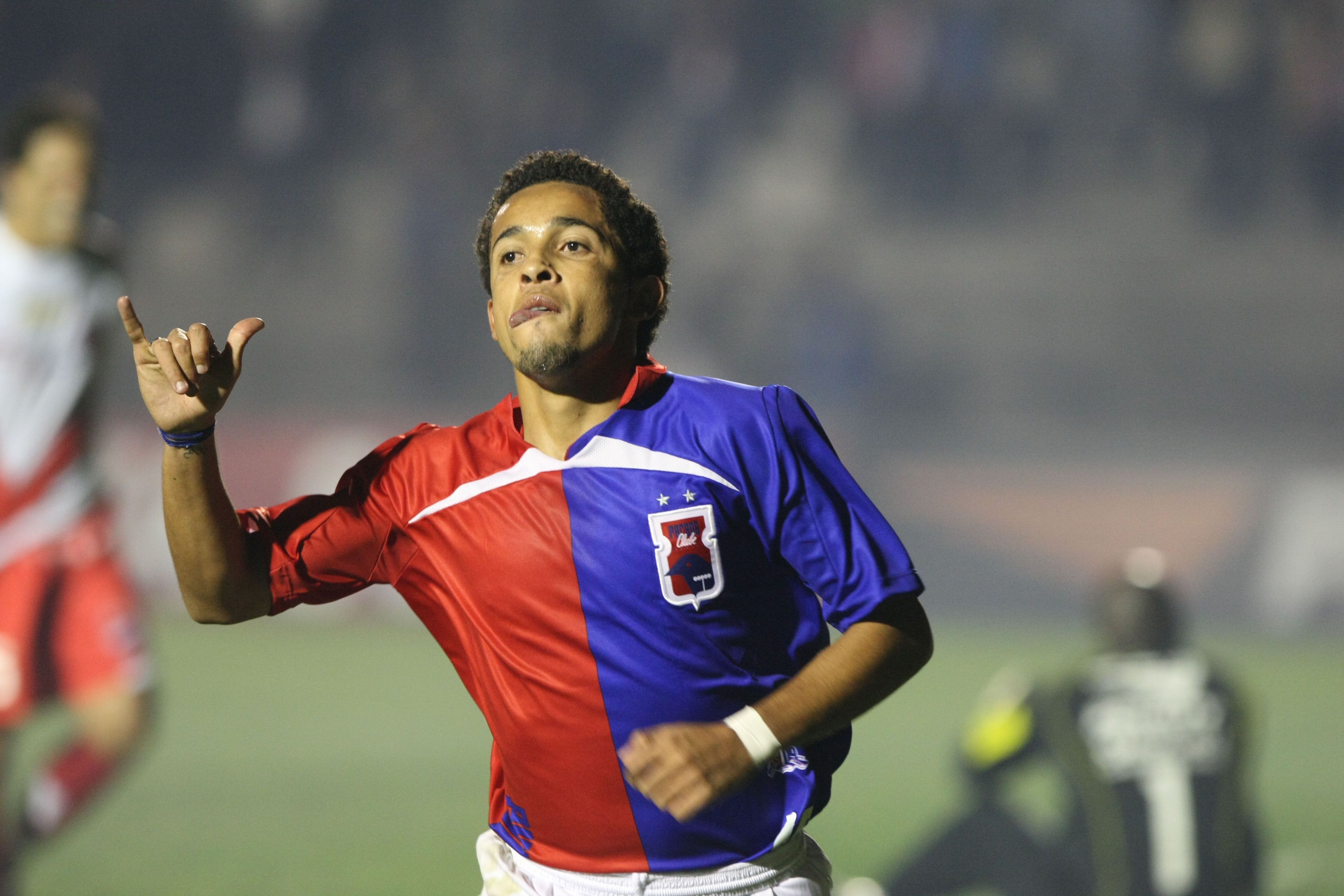 Rafinha entrou no segundo tempo e, em duas jogadas, decidiu a partida a favor do Tricolor | Pedro Serápio / Gazeta do Povo