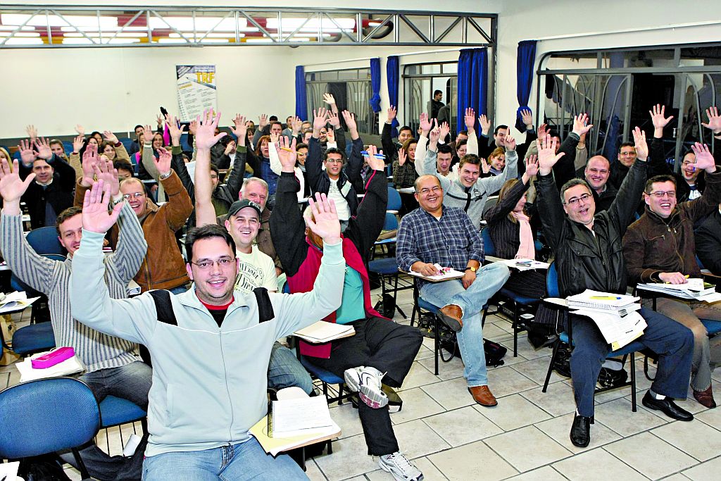 Concurseiros em aula no curso Aprovação: estudo vem antes de saírem os editais | Albari Rosa/Gazeta do Povo