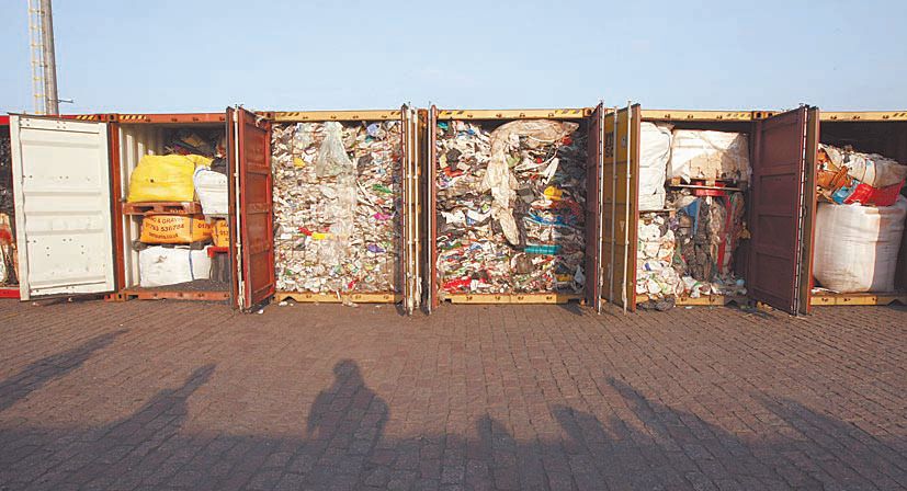 Contêineres de lixo em Santos, segunda parada do navio rumo ao Reino Unido | J.F.Diorio/Agência Estado